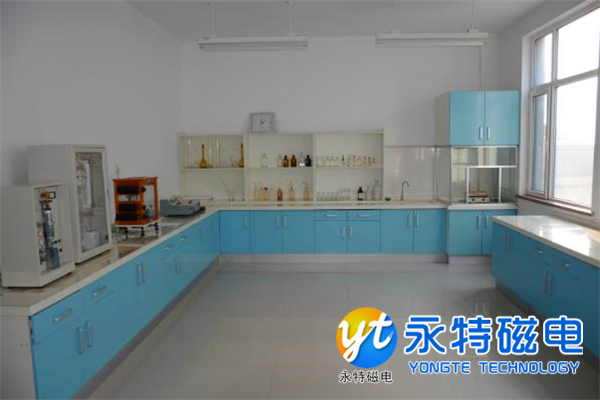 公司化學(xué)實(shí)驗(yàn)室