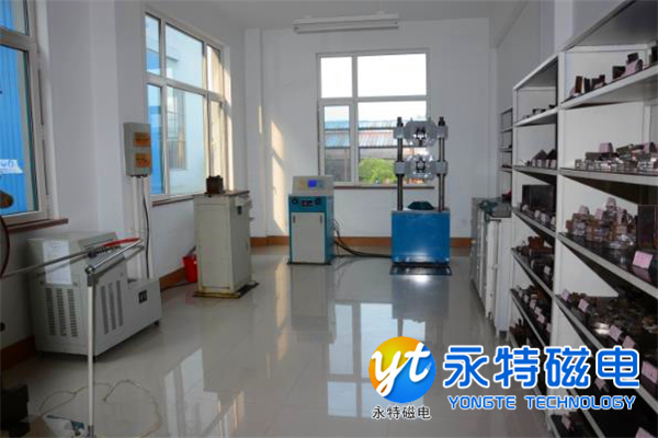 公司物理實(shí)驗(yàn)室